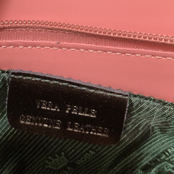 Daniela Moda Teardrop Black and Pink Leather Handbag - Picture 3 of 6